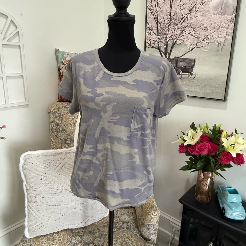 Abercrombie & Fitch Gray and White Camouflage Short Sleeve Tee